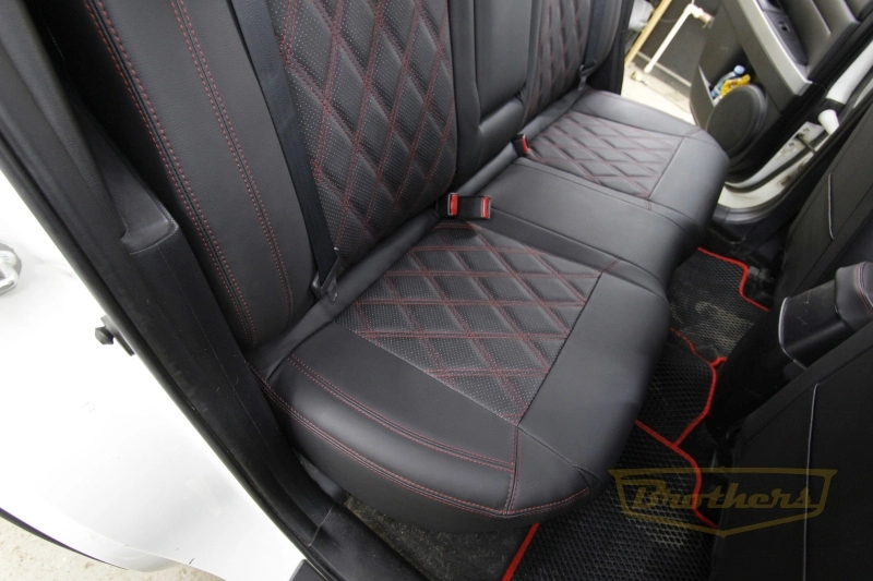 Чехлы на Mazda CX-7, серии "Premium" - красная строчка, ромбы