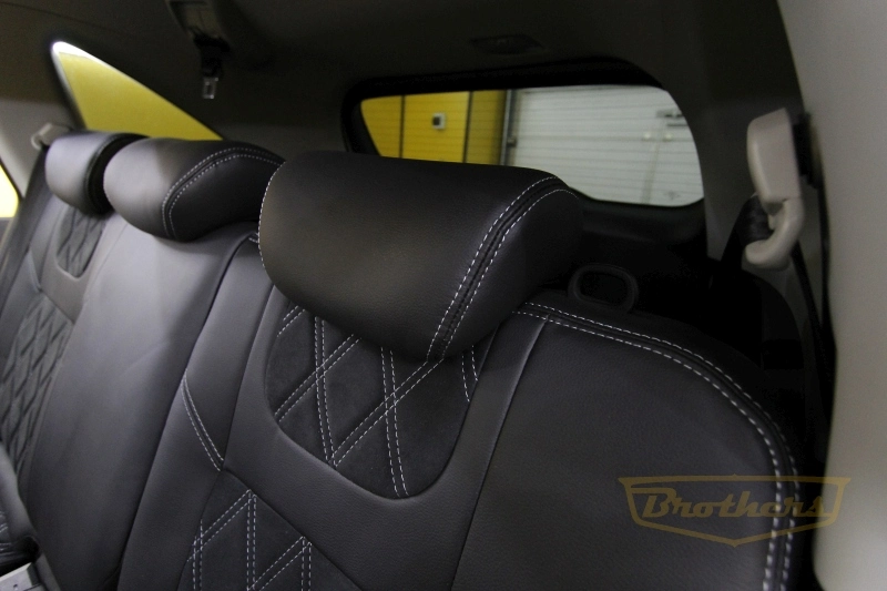 Авточехлы на сидения Хавал Haval M6 II серии "Alcantara" - серая строчка, ромбы