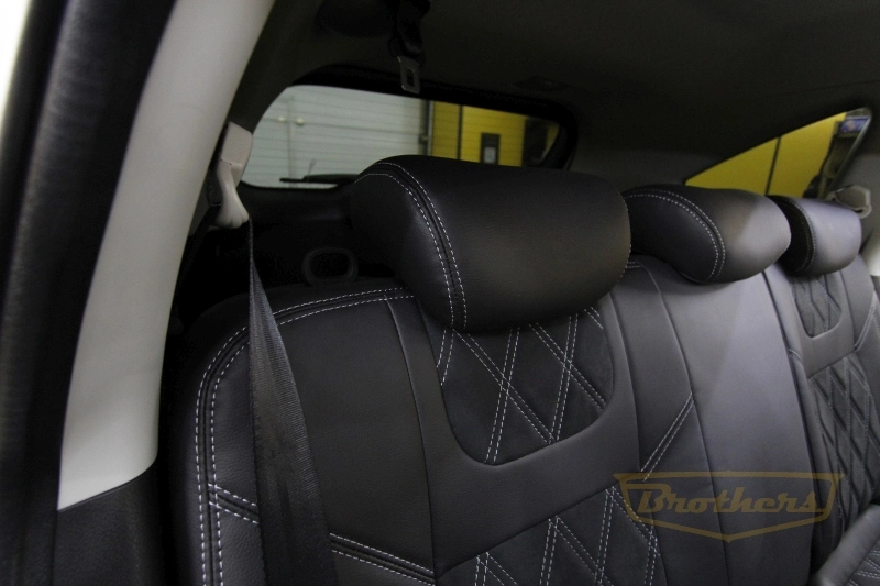 Авточехлы на сидения Хавал Haval M6 II серии "Alcantara" - серая строчка, ромбы