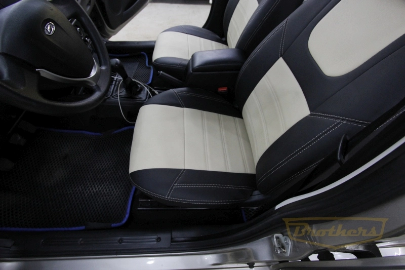 Чехлы на Lada Granta 1 рестайлинг лифтбек (2018 - н.в.) серии "Premium" - бежевая строчка