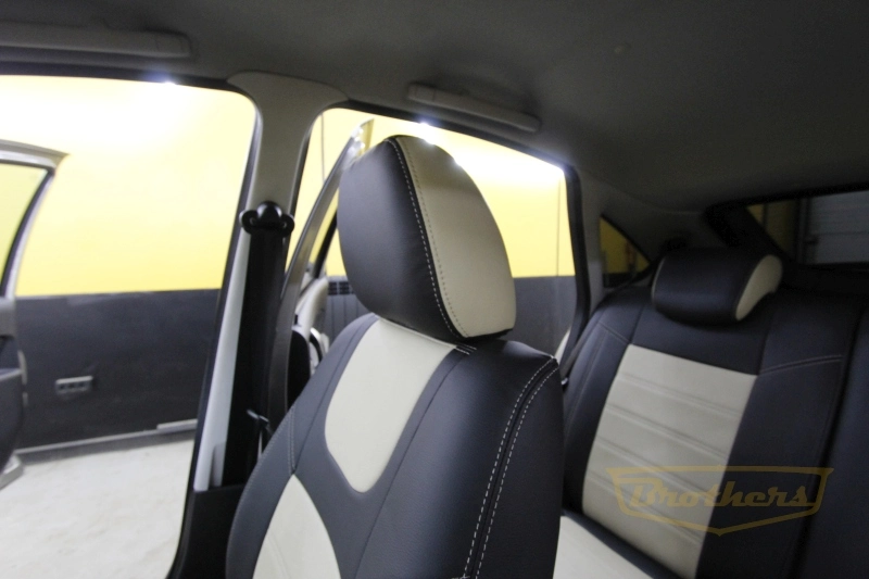 Чехлы на Lada Granta 1 рестайлинг лифтбек (2018 - н.в.) серии "Premium" - бежевая строчка