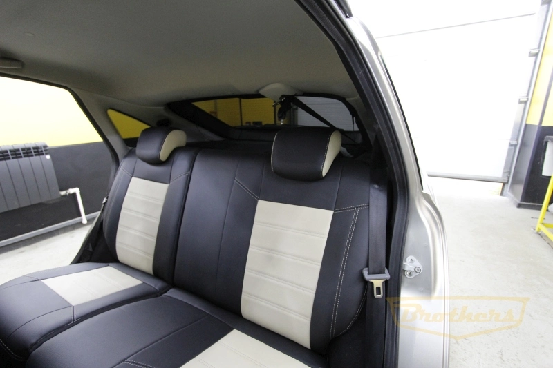 Чехлы на Lada Granta 1 рестайлинг лифтбек (2018 - н.в.) серии "Premium" - бежевая строчка