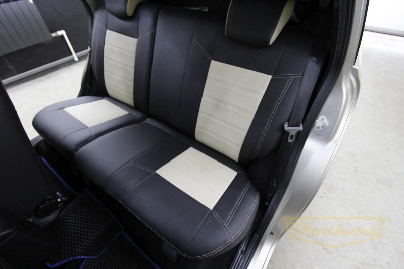 Чехлы на Lada Granta 1 рестайлинг лифтбек (2018 - н.в.) серии "Premium" - бежевая строчка