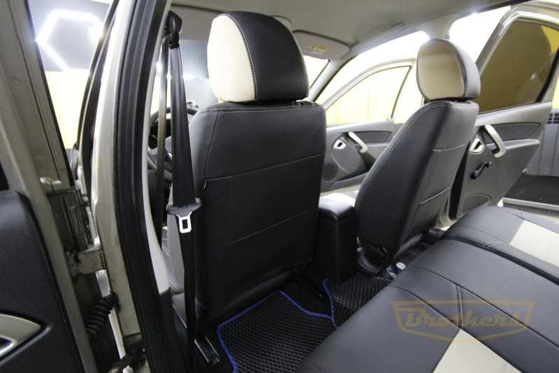 Чехлы на Lada Granta 1 рестайлинг лифтбек (2018 - н.в.) серии "Premium" - бежевая строчка