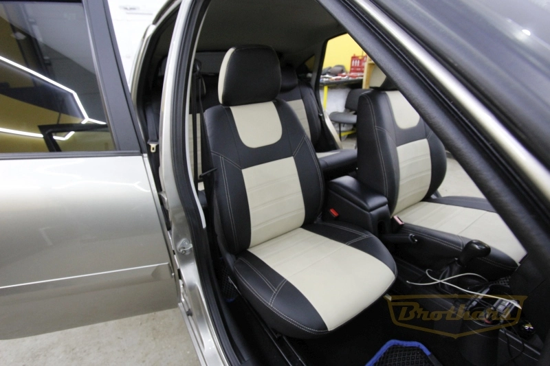 Чехлы на Lada Granta 1 рестайлинг лифтбек (2018 - н.в.) серии "Premium" - бежевая строчка