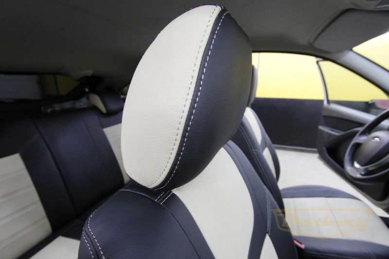 Чехлы на Lada Granta 1 рестайлинг лифтбек (2018 - н.в.) серии "Premium" - бежевая строчка