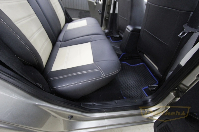 Чехлы на Lada Granta 1 рестайлинг лифтбек (2018 - н.в.) серии "Premium" - бежевая строчка