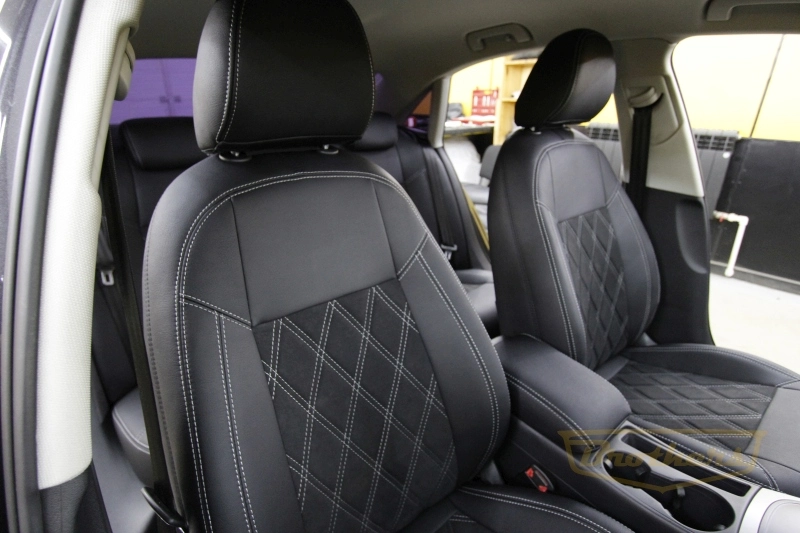 Чехлы на сидения Audi А4 (B8, рестайлинг) серии "Aurora" с алькантарой - серая строчка, ромбы (цельная спинка)