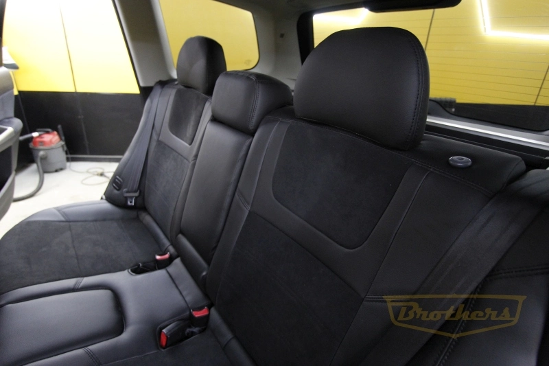 Чехлы на Subaru Forester 3 (SH), серии "Alcantara Full" - черная строчка