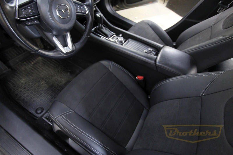 Чехлы на Mazda 6 III (GJ, рестайлинг)  серии "Aurora" - серая строчка, продление передних и задних сидений алькантарой