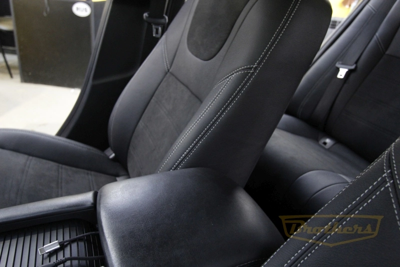 Чехлы на Mazda 6 III (GJ, рестайлинг)  серии "Aurora" - серая строчка, продление передних и задних сидений алькантарой