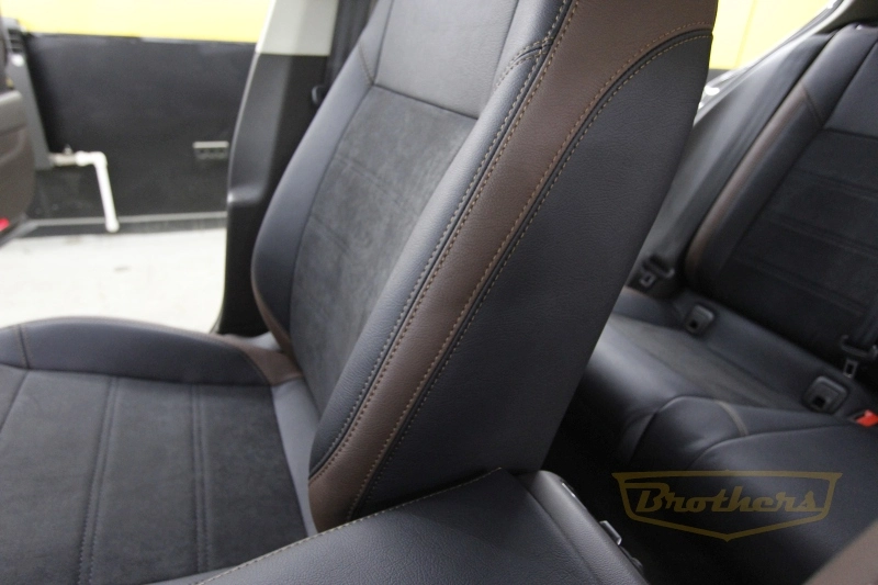 Чехлы для Volkswagen Passat B8 (Comfort Line) серии "Aurora" - коричневая строчка, алькантара с продлением переднего ряда, коричневые вставки