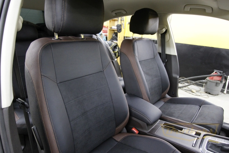 Чехлы для Volkswagen Passat B8 (Comfort Line) серии "Aurora" - коричневая строчка, алькантара с продлением переднего ряда, коричневые вставки