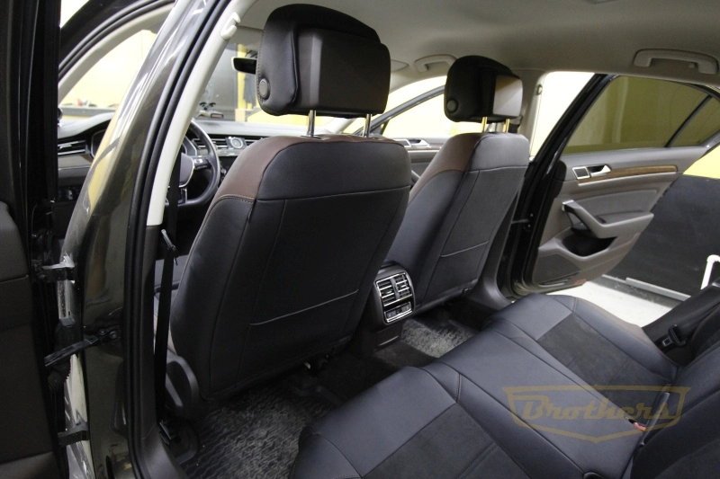 Чехлы для Volkswagen Passat B8 (Comfort Line) серии "Aurora" - коричневая строчка, алькантара с продлением переднего ряда, коричневые вставки