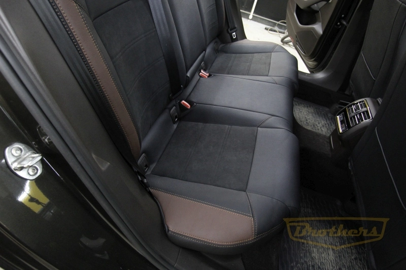 Чехлы для Volkswagen Passat B8 (Comfort Line) серии "Aurora" - коричневая строчка, алькантара с продлением переднего ряда, коричневые вставки