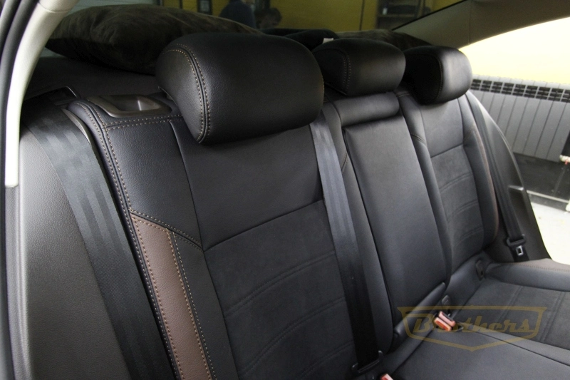 Чехлы для Volkswagen Passat B8 (Comfort Line) серии "Aurora" - коричневая строчка, алькантара с продлением переднего ряда, коричневые вставки