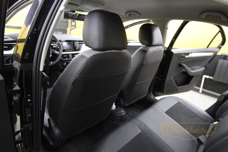 Чехлы на Skoda Rapid, серии "Alcantara" - серая строчка, продление передних сидений, серые лепестки Чехлы на Skoda Rapid, серии "Alcantara" - серая строчка, продление передних сидений, серые лепестки