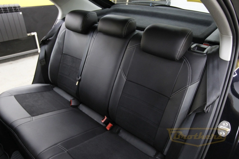 Чехлы на Skoda Rapid, серии "Alcantara" - серая строчка, продление передних сидений, серые лепестки Чехлы на Skoda Rapid, серии "Alcantara" - серая строчка, продление передних сидений, серые лепестки