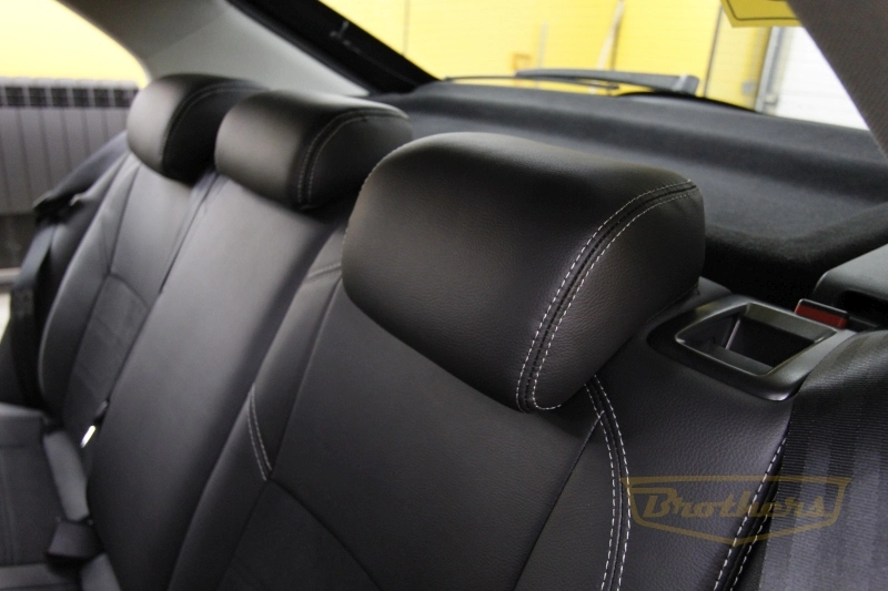 Чехлы на Skoda Rapid, серии "Alcantara" - серая строчка, продление передних сидений, серые лепестки Чехлы на Skoda Rapid, серии "Alcantara" - серая строчка, продление передних сидений, серые лепестки