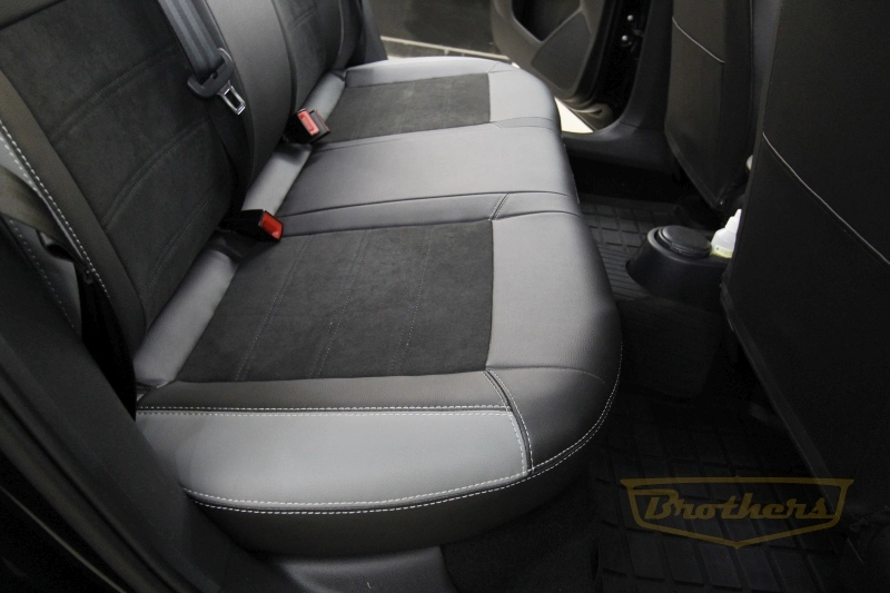 Чехлы на Skoda Rapid, серии "Alcantara" - серая строчка, продление передних сидений, серые лепестки Чехлы на Skoda Rapid, серии "Alcantara" - серая строчка, продление передних сидений, серые лепестки