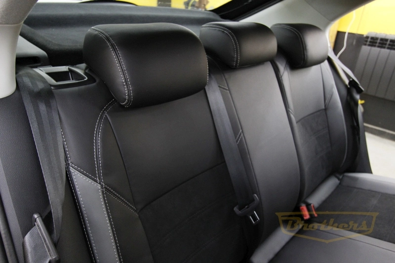 Чехлы на Skoda Rapid, серии "Alcantara" - серая строчка, продление передних сидений, серые лепестки Чехлы на Skoda Rapid, серии "Alcantara" - серая строчка, продление передних сидений, серые лепестки