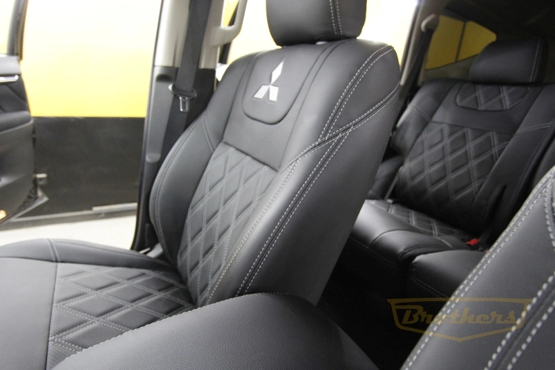 Чехлы на Mitsubishi Pajero Sport 3, серии "Premium" - серая строчка, ромбы, логотипы