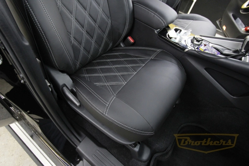 Чехлы на Mitsubishi Pajero Sport 3, серии "Premium" - серая строчка, ромбы, логотипы