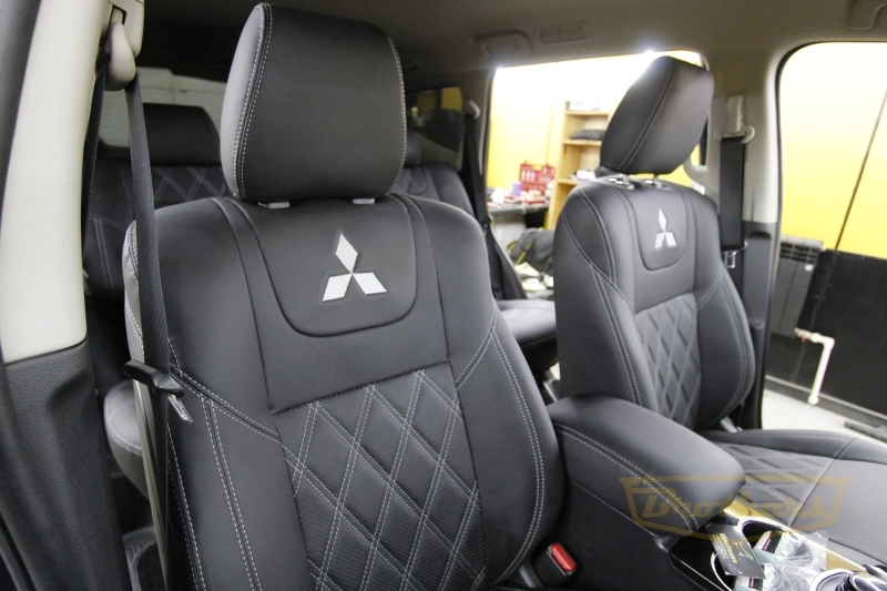 Чехлы на Mitsubishi Pajero Sport 3, серии "Premium" - серая строчка, ромбы, логотипы