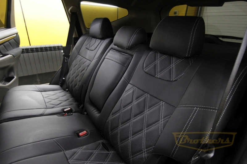 Чехлы на Mitsubishi Pajero Sport 3, серии "Premium" - серая строчка, ромбы, логотипы