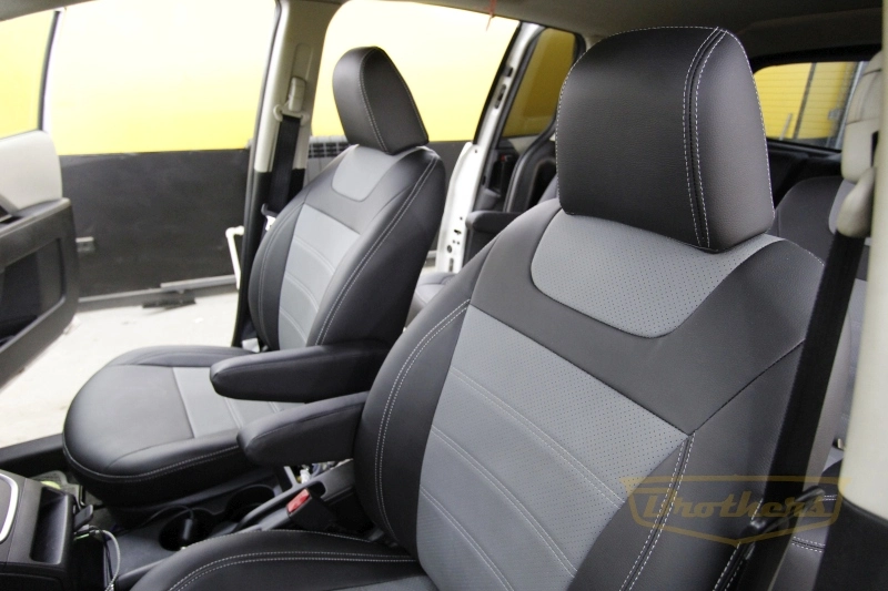 Чехлы на Mazda 5 (6 мест), серии "Premium" - серая строчка, вставка серого цвета