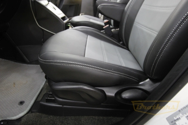 Чехлы на Mazda 5 (6 мест), серии "Premium" - серая строчка, вставка серого цвета