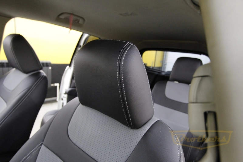 Чехлы на Mazda 5 (6 мест), серии "Premium" - серая строчка, вставка серого цвета