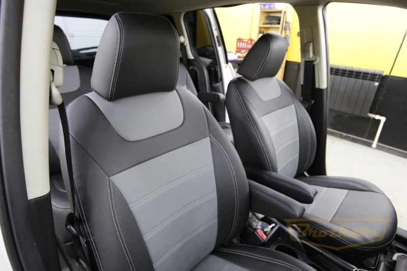 Чехлы на Mazda 5 (6 мест), серии "Premium" - серая строчка, вставка серого цвета