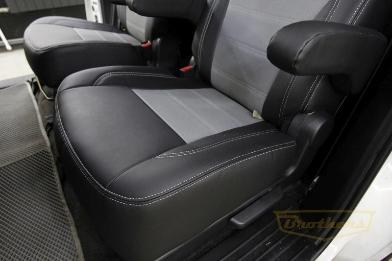 Чехлы на Mazda 5 (6 мест), серии "Premium" - серая строчка, вставка серого цвета