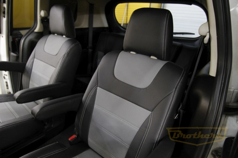 Чехлы на Mazda 5 (6 мест), серии "Premium" - серая строчка, вставка серого цвета