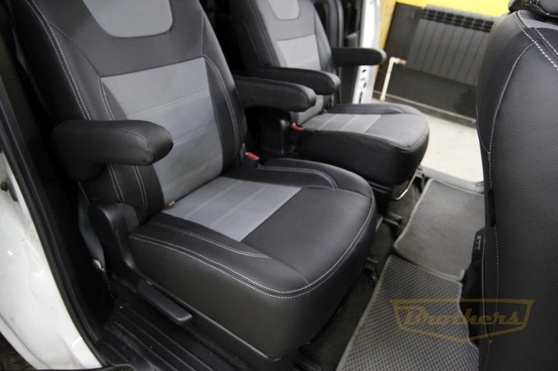 Чехлы на Mazda 5 (6 мест), серии "Premium" - серая строчка, вставка серого цвета