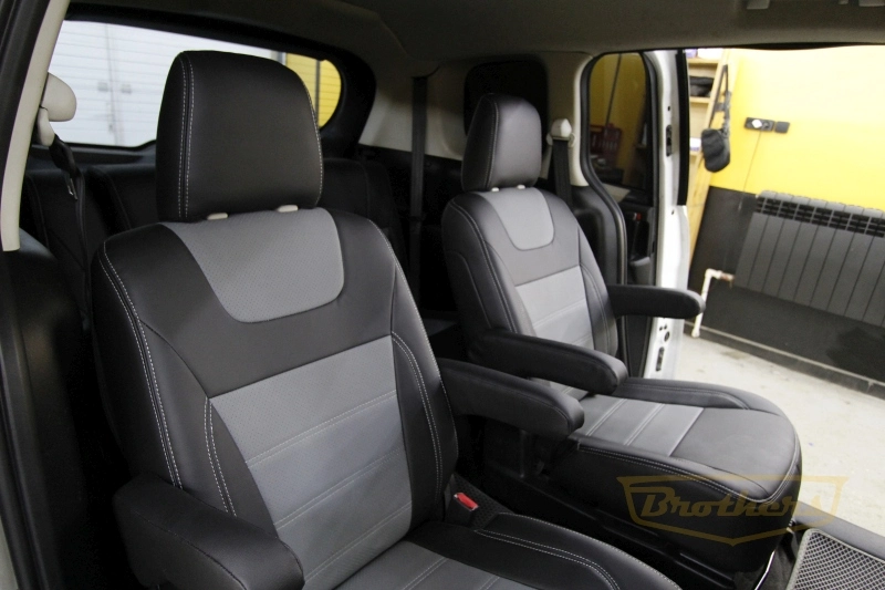 Чехлы на Mazda 5 (6 мест), серии "Premium" - серая строчка, вставка серого цвета