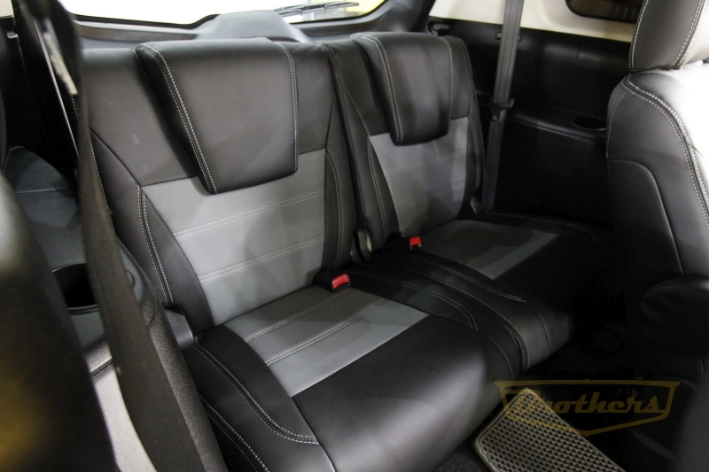 Чехлы на Mazda 5 (6 мест), серии "Premium" - серая строчка, вставка серого цвета