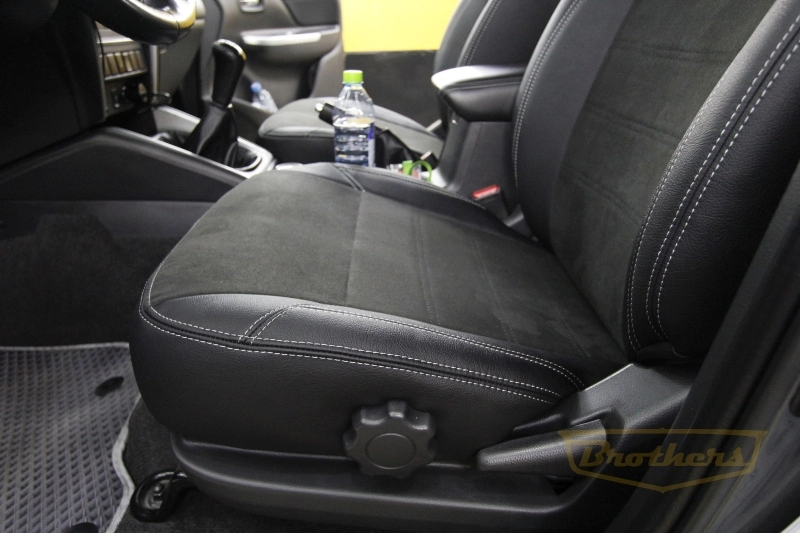 Авточехлы для Mitsubishi L200 V, рестайлинг серии "Aurora" - серая строчка, продление переднего ряда алькантарой