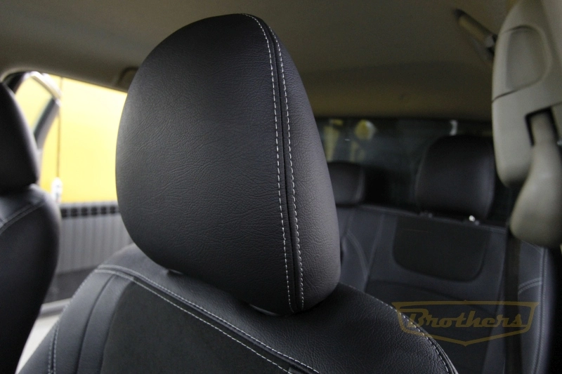 Авточехлы для Mitsubishi L200 V, рестайлинг серии "Aurora" - серая строчка, продление переднего ряда алькантарой