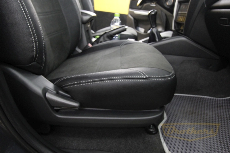 Авточехлы для Mitsubishi L200 V, рестайлинг серии "Aurora" - серая строчка, продление переднего ряда алькантарой