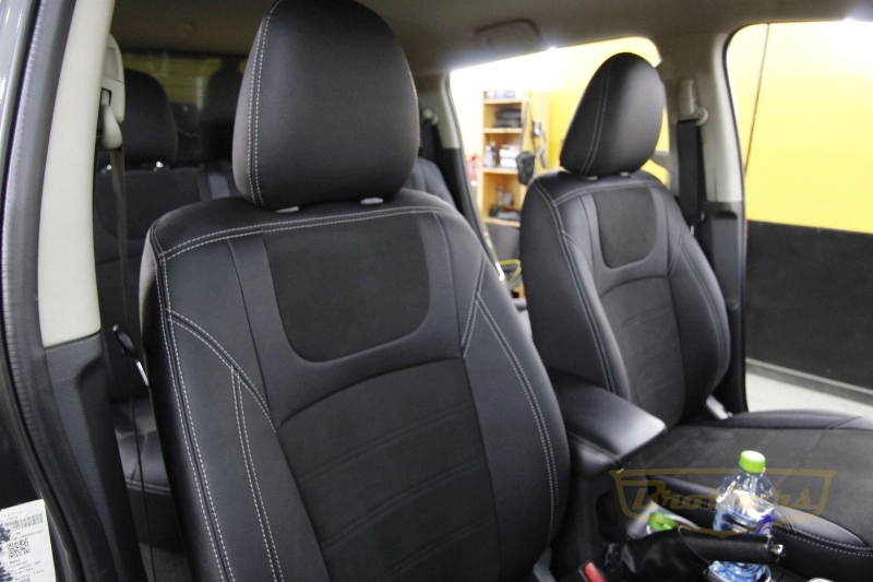 Авточехлы для Mitsubishi L200 V, рестайлинг серии "Aurora" - серая строчка, продление переднего ряда алькантарой