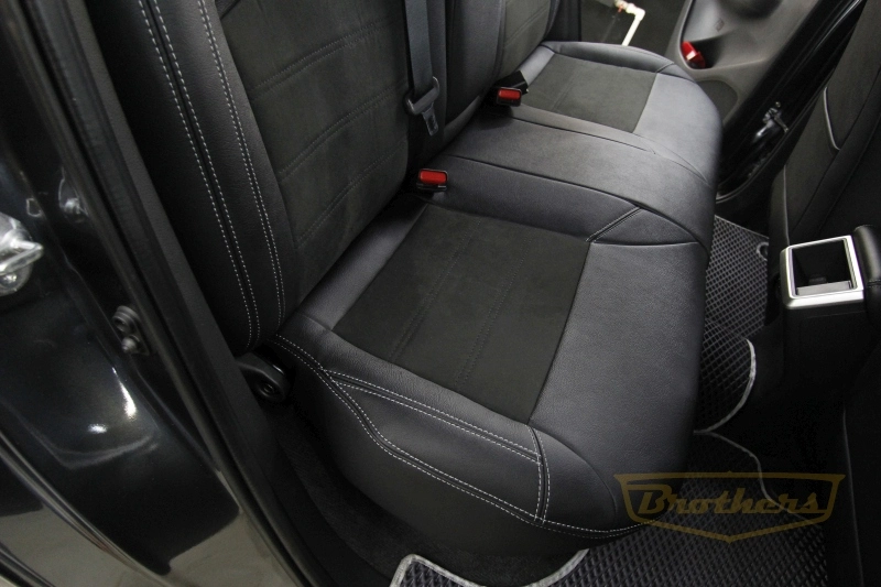 Авточехлы для Mitsubishi L200 V, рестайлинг серии "Aurora" - серая строчка, продление переднего ряда алькантарой