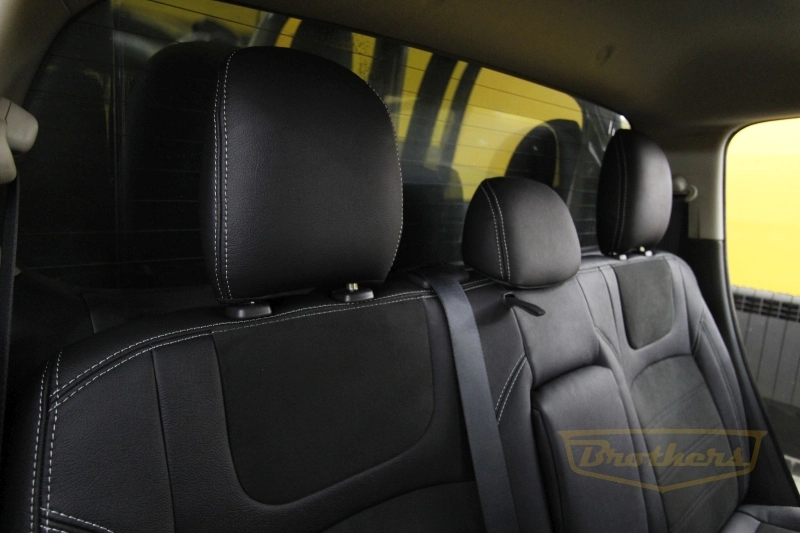 Авточехлы для Mitsubishi L200 V, рестайлинг серии "Aurora" - серая строчка, продление переднего ряда алькантарой