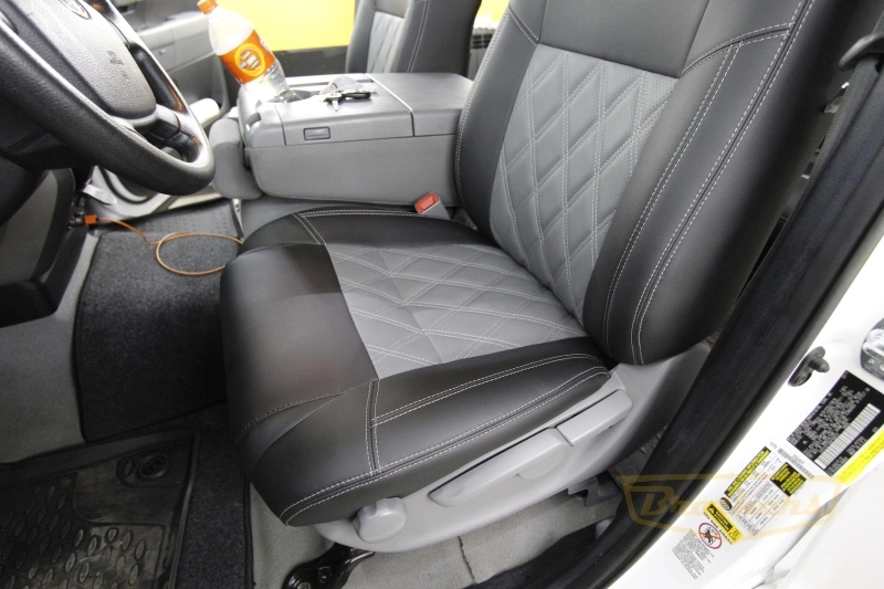 Чехлы для сидений Toytota Tundra 2 (Texas Edition) серии "Premium" - серая строчка, ромбы, серый центр