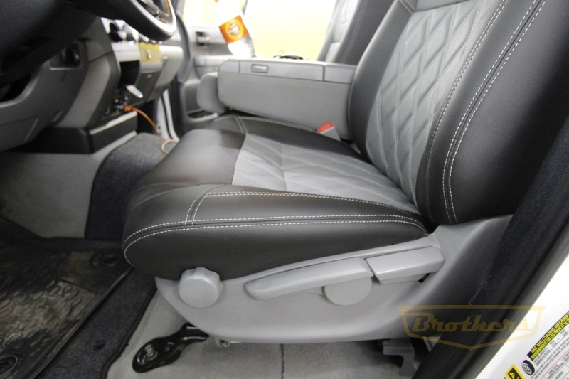 Чехлы для сидений Toytota Tundra 2 (Texas Edition) серии "Premium" - серая строчка, ромбы, серый центр