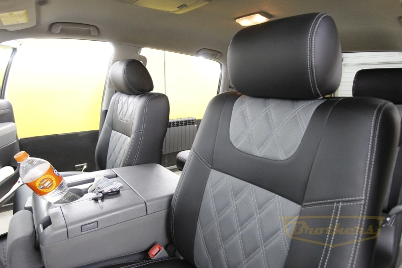 Чехлы для сидений Toytota Tundra 2 (Texas Edition) серии "Premium" - серая строчка, ромбы, серый центр