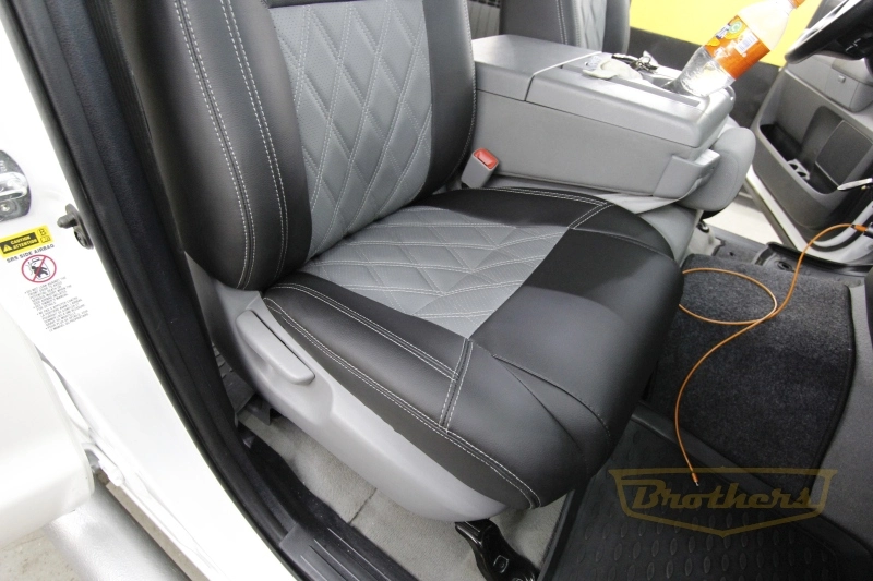 Чехлы для сидений Toytota Tundra 2 (Texas Edition) серии "Premium" - серая строчка, ромбы, серый центр