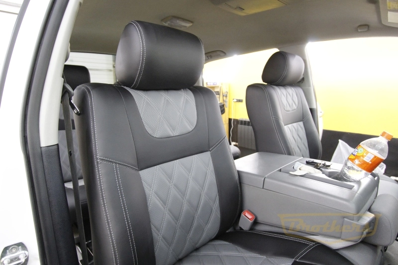 Чехлы для сидений Toytota Tundra 2 (Texas Edition) серии "Premium" - серая строчка, ромбы, серый центр