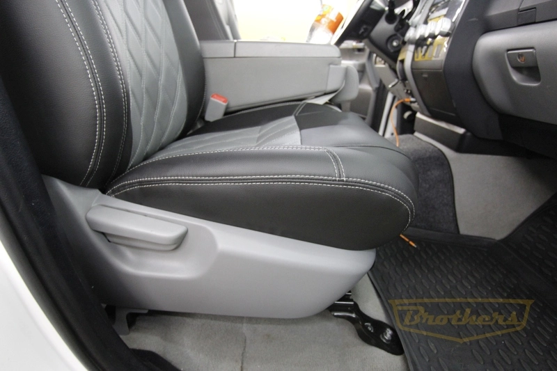 Чехлы для сидений Toytota Tundra 2 (Texas Edition) серии "Premium" - серая строчка, ромбы, серый центр